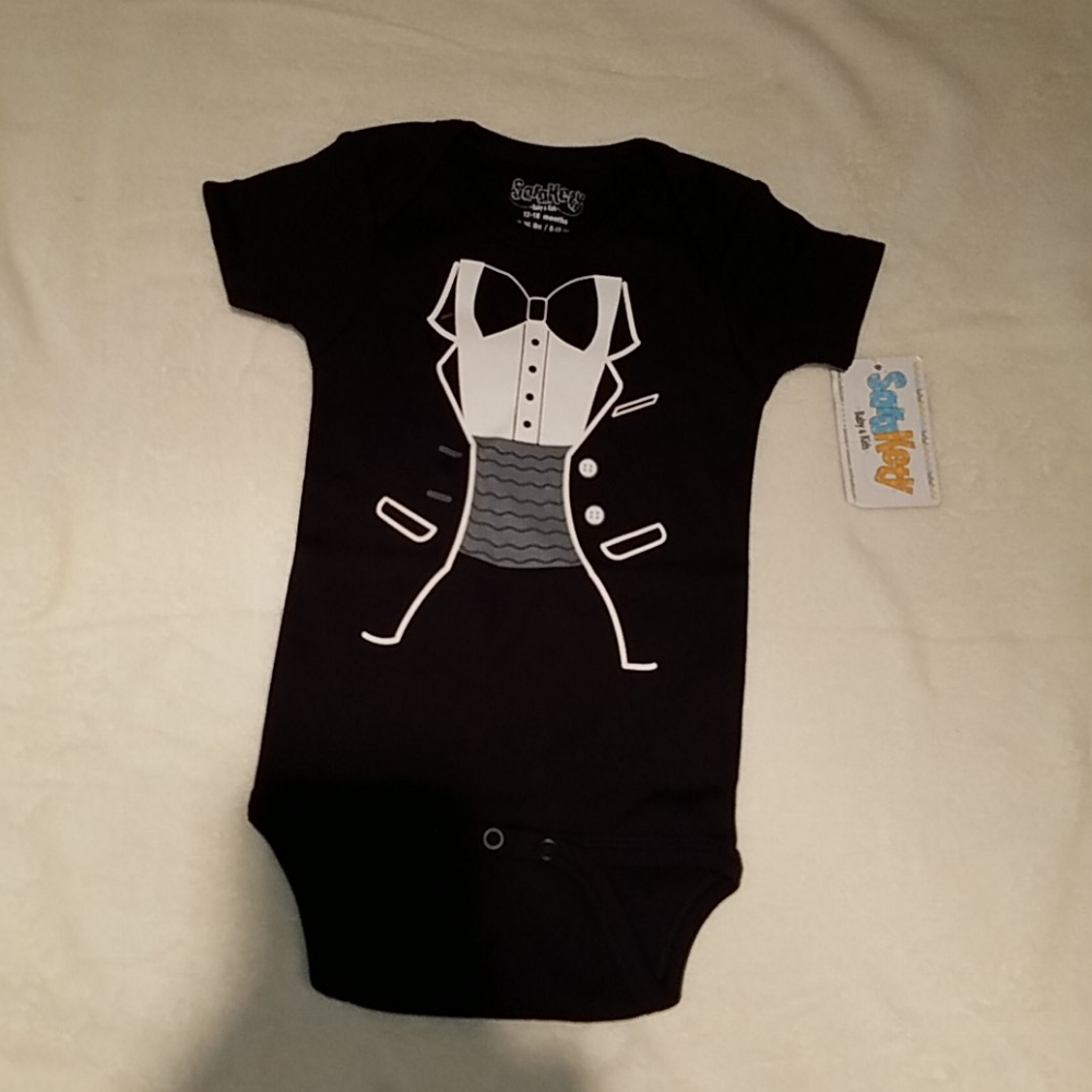 Sara Kety tuxedo onesie size 12-18 months